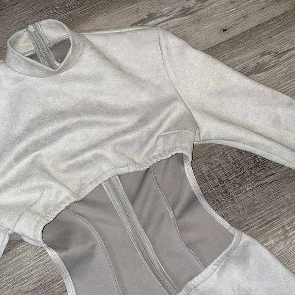 So real light grey suede jumpsuit cut out long sleeves size medium NWT - Picture 3 of 15